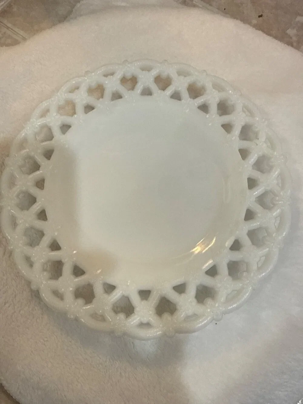 VINTAGE WESTMORLAND WHITE MILK GLASS FORGET ME NOT LACE PLATE 8.5